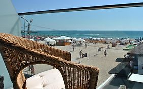 Ryanna Beach Pe Plaja Belona